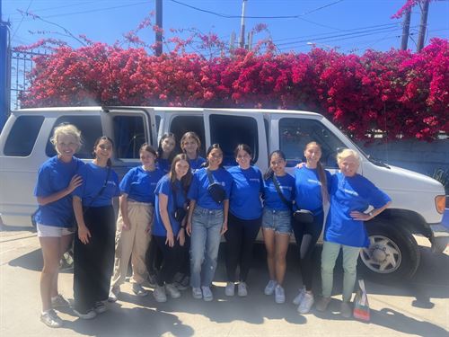 Photo of student volunteers at Tijuana Orphanage